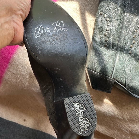 Dan post leather stud - Picture 2 of 8